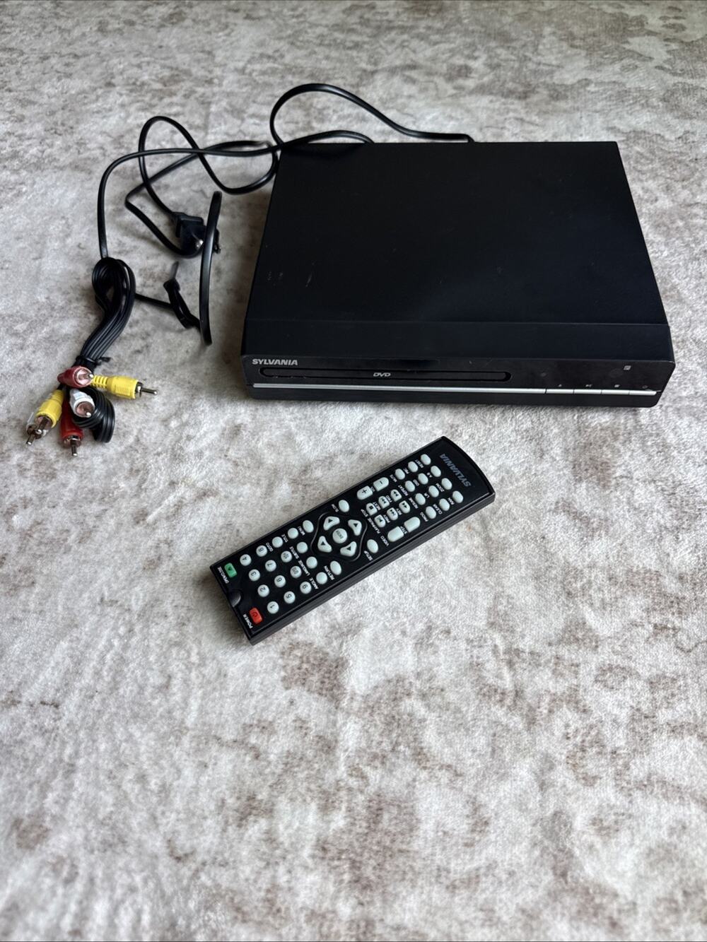 Sylvania SDVD1046 DVD Player w/ Remote RCA Cables Tested & Working